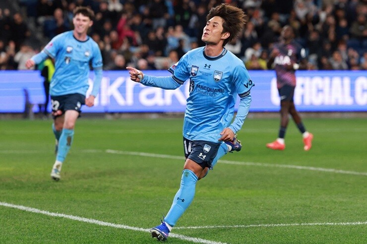 Sekine ghi bàn ngay trong lần đầu tiên đá chính cho Tottenham