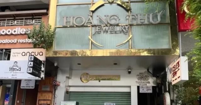 Vì sao loạt cửa hàng kim cương tại TP Hồ Chí Minh ngưng giao dịch?