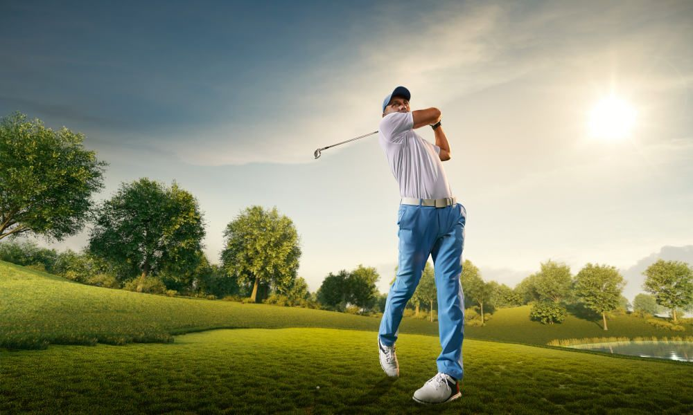 Mỗi cú swing tạo ra lực xoắn vặn cực lớn dồn ép trực tiếp lên khớp gối, khớp hông và thắt lưng của golfer, đòi hỏi hệ thống sụn khớp phải luôn trong trạng thái chắc khỏe. (Ảnh: Pinterest)