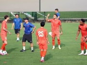 ĐT Việt Nam thoải mái rèn quân trước đại chiến, phóng viên Singapore theo sát