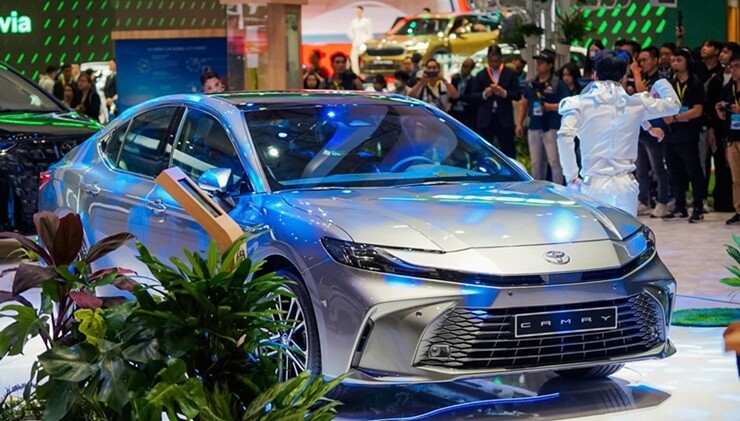 Loạt sedan tầm giá hơn 1 tỷ đồng đáng cân nhắc dành cho khách Việt - 1