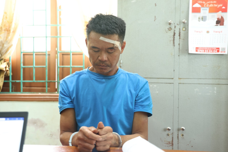 Dùng rựa chém bị thương 2 cán bộ công an rồi cố thủ trong nhà