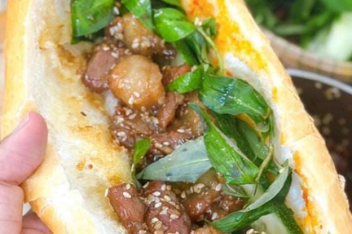 Kho thịt theo cách này ăn cùng bánh mì đảm bảo hương vị mới lạ, thơm phức, ngon tuyệt