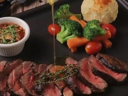 Nhiều người nói ăn thịt bò tái là bổ dưỡng, bác sĩ trả lời thế nào?