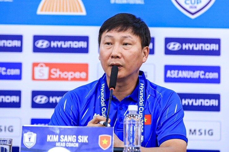 Họp báo Việt Nam - Singapore: Thầy Kim chưa nghĩ về Indonesia, Đình Bắc nhắc đến Xuân Son - 4