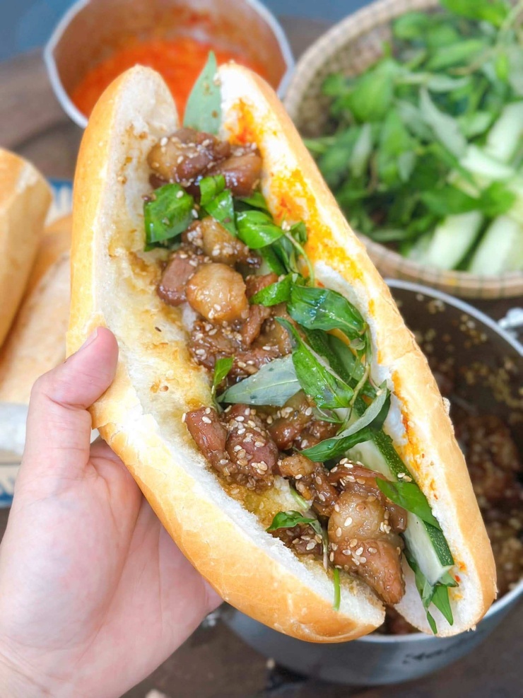Dân Việt giới thiệu cách làm kho thịt xíu ăn kèm bánh mì kiểu Huế