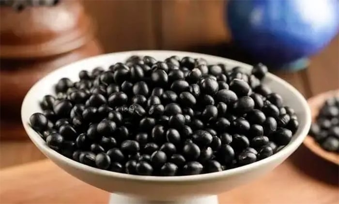 Hạt đậu đen được ví như một vị thuốc bổ bình dân nhờ hàm lượng dinh dưỡng và giá trị y học cực kỳ cao. (Ảnh minh họa: VTC News)