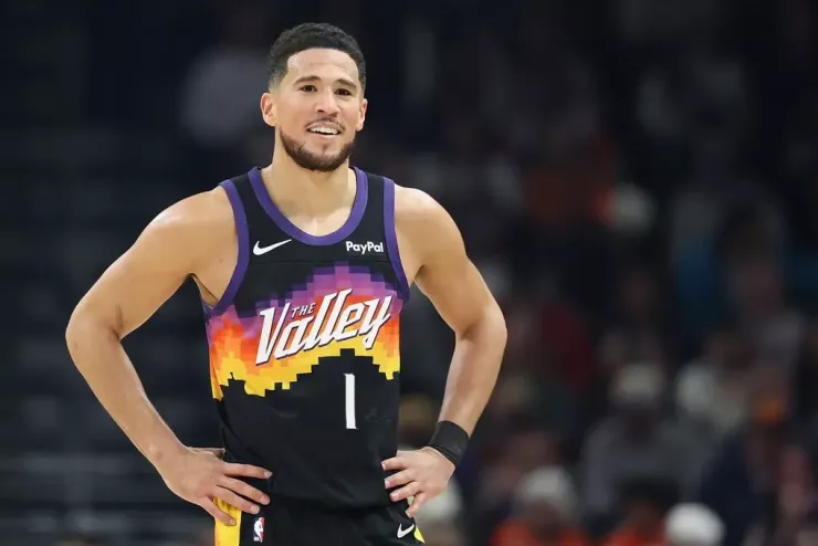 Devin Booker hiện thi đấu cho Phoenix Suns tại giải bóng rổ nhà nghề Mỹ NBA. Ảnh: People