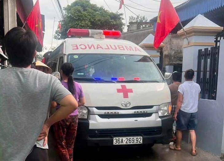 Cơ quan chức năng đã bàn giao thi thể hai cháu cho gia đình tổ chức mai táng theo phong tục địa phương. Ảnh: NDCC.