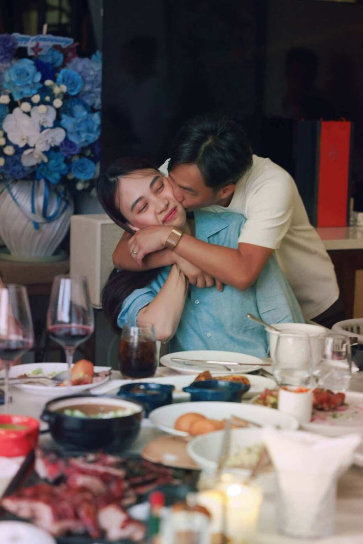 Vợ chồng Đàm Thu Trang - Cường Đôla trong tiệc mừng 7 năm cưới.