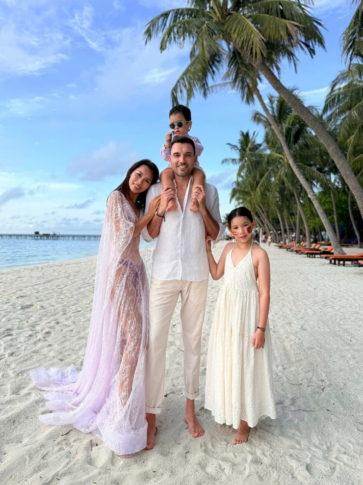 Loạt xiêm y khoe dáng bốc lửa của Hà Anh ở Maldives - 1