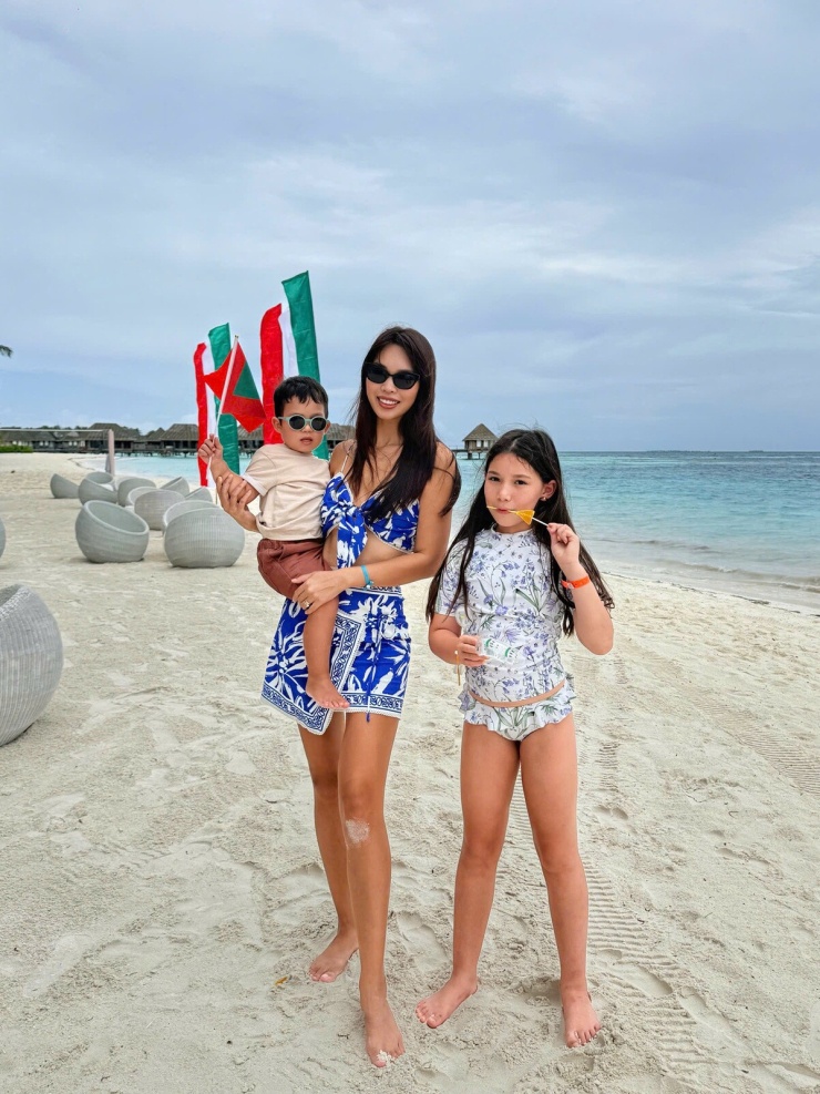 Loạt xiêm y khoe dáng bốc lửa của Hà Anh ở Maldives - 6