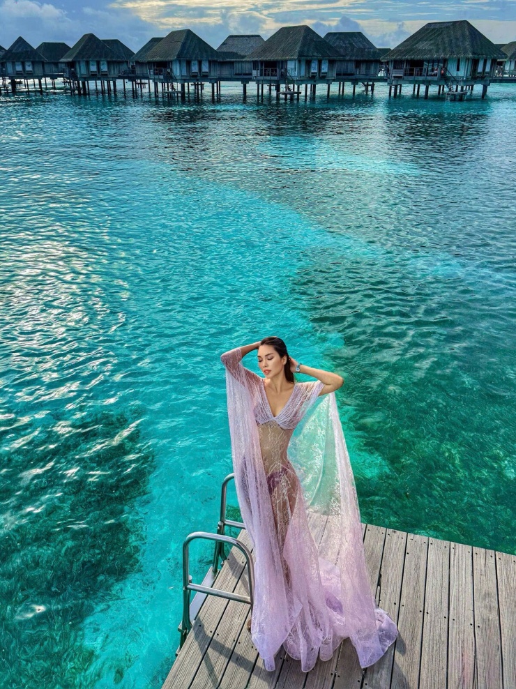 Loạt xiêm y khoe dáng bốc lửa của Hà Anh ở Maldives - 3