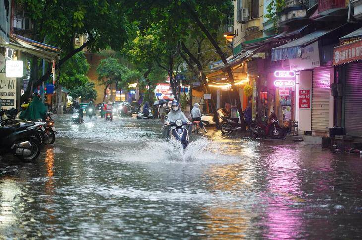 Nhiều khu vực có mưa dông ở miền Bắc. Ảnh: N.T