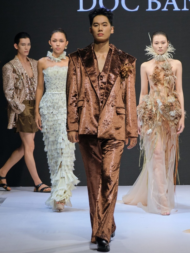 Trịnh Thăng Bình, 14 Casper trổ tài catwalk - 3
