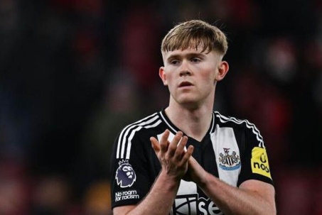 Trực tiếp chuyển nhượng 30/7: MU nhắm chiêu mộ Lewis Hall của Newcastle