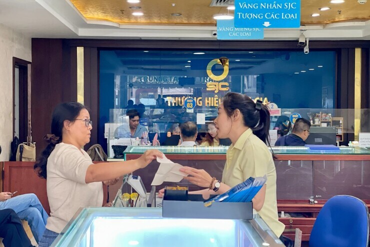 Xôn xao SJC thu mua vàng, kim cương của PNJ, Kim Lý
