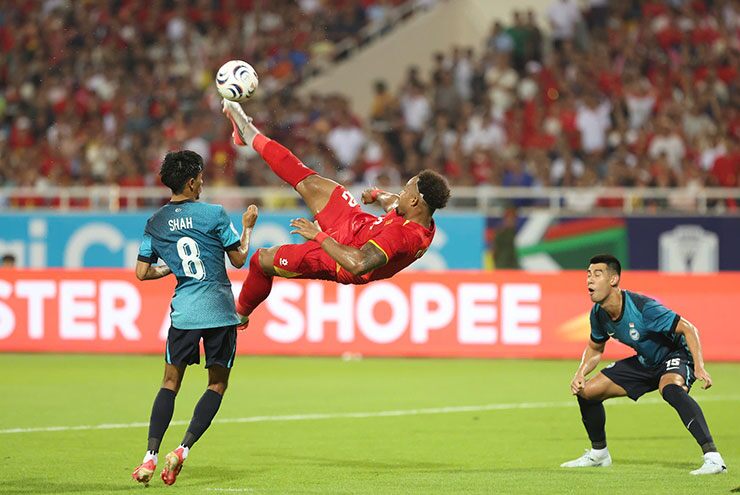 Video bóng đá ĐT Việt Nam - Singapore: 2 lần xà ngang giải cứu, cơ hội dồn dập (AFF Cup)