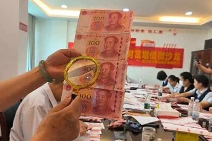 Cứu gia sản của cụ ông từ 15.000 mảnh tiền vụn