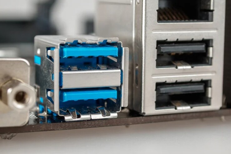 Máy tính thường có cả cổng USB 2.0 và USB 3.0.