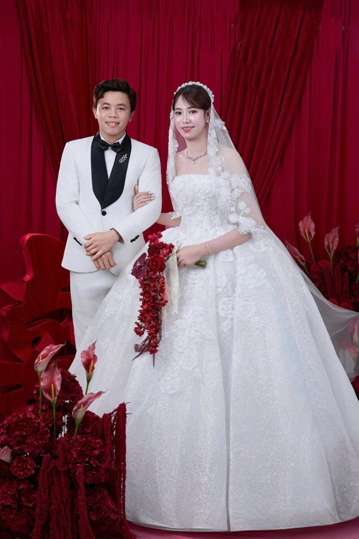 Cặp đôi có 6 năm tìm hiểu trước khi về chung một nhà&nbsp;