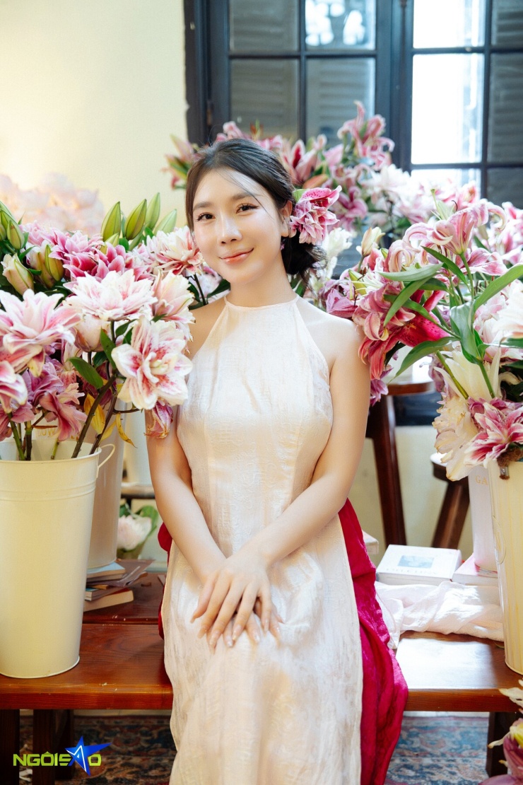 Quán cà phê ngập hoa sen, dựng sạp trái cây hút giới trẻ 'sống ảo' - 4