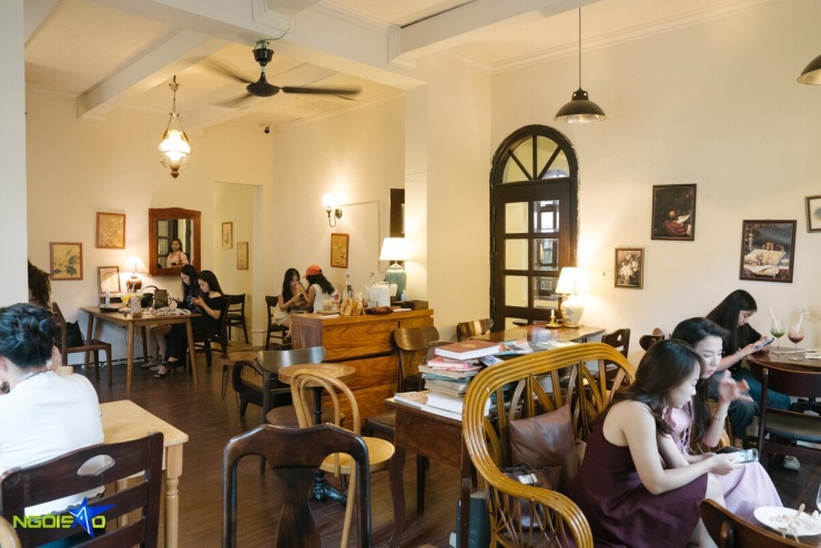 Quán cà phê ngập hoa sen, dựng sạp trái cây hút giới trẻ 'sống ảo' - 10