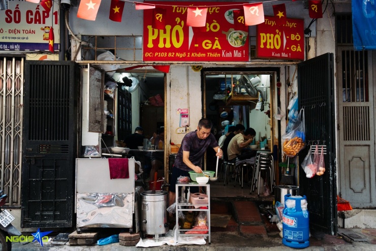 Quán phở Hà Nội 23.000 đồng một bát, 7 năm không tăng giá - 1