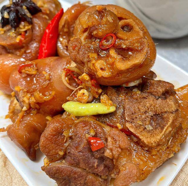 Món chân giò kho thơm mềm, lên màu đẹp mắt nhờ thêm loại nước giải khát quen thuộc ngày hè - 5