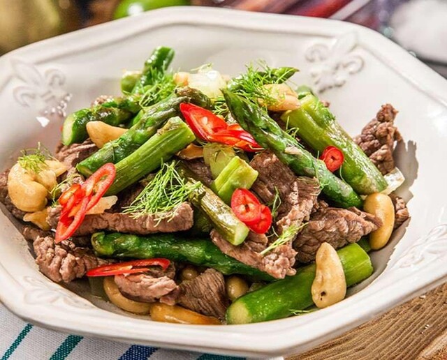 Măng tây xào bò tăng hấp thu sắt nhờ kết hợp thịt đỏ