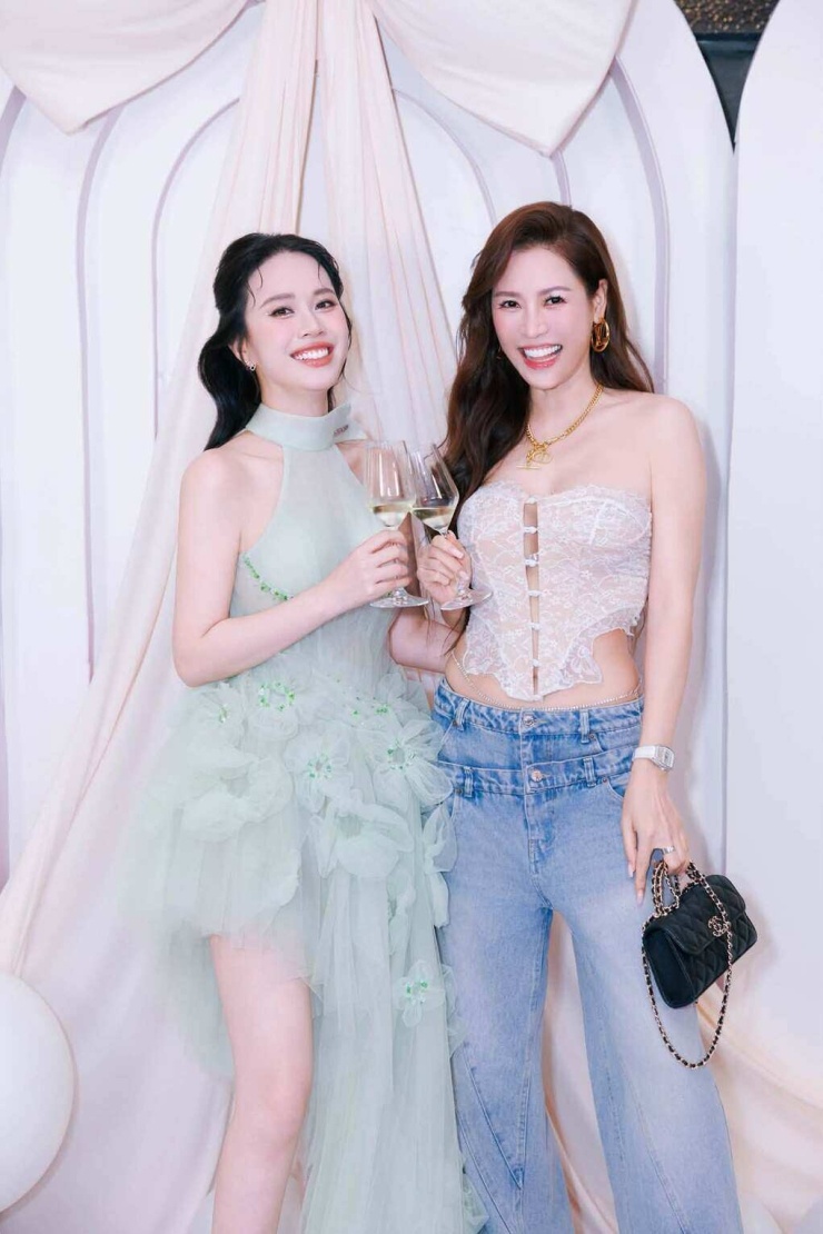 Ảnh sao 31/7: Thu Trang - Tiến Luật khoe hạnh phúc bên ba con - 3