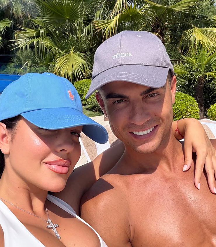 Kỳ nghỉ của Ronaldo và vợ sắp cưới - 7