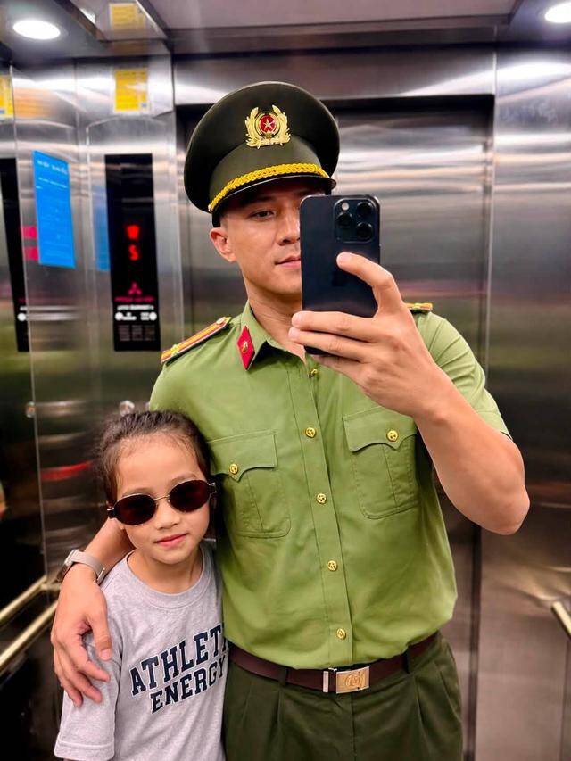 Hà Việt Dũng và con gái.