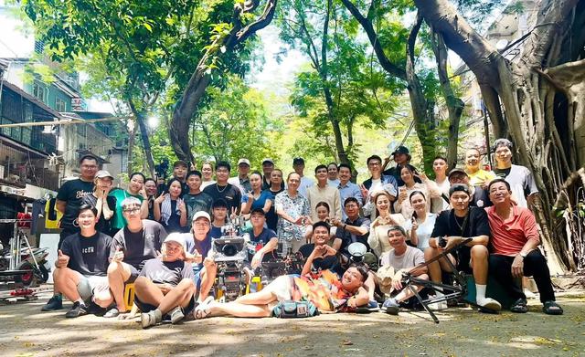 Lời chia tay đặc biệt của dàn diễn viên 'Dưới ô cửa sáng đèn' - 1