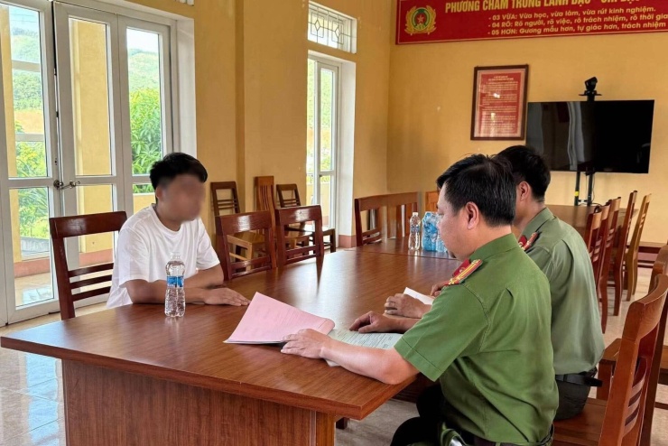 Công an xã Phúc Lợi xử phạt TikToker "Cường Tày" vì phát ngôn sai sự thật. Ảnh: CACC