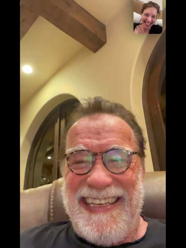 Arnold có 4 người con Katherine, Christina, Patrick và Christopher với Maria Shriver. Ông còn có con trai Joseph Baena với Mildred Baena, người từng làm việc cho gia đình.