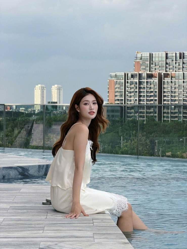Sao Việt chuộng chân váy lửng ngày hè - 5