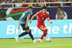 Đình Bắc bị HLV Kim Sang Sik thay ra sớm, cảnh báo dàn sao ĐT Việt Nam ở AFF Cup (Clip Tin nóng)