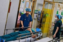 Chồng ngất xỉu vì sốc tâm lý khi chứng kiến vợ 'vượt cạn'