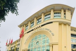 Đình chỉ học một năm hai nữ sinh y khoa livestream dọa 'tiêm thuốc độc'