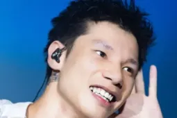 Rapper MCK gỡ toàn bộ ca khúc thô tục
