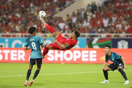 Video bóng đá ĐT Việt Nam - Singapore: 2 lần xà ngang giải cứu, cơ hội dồn dập (AFF Cup)