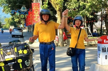 Vợ chồng U70 ở Đồng Tháp lái xe máy du lịch xuyên Việt 92 ngày, qua hơn 9.000km