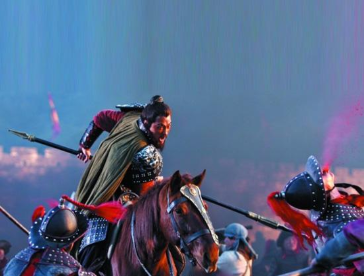 Lâm Xung một mình xông pha giữa vòng vây trong phim Thủy Hử, hình tượng gắn liền với biệt danh Báo Tử Đầu