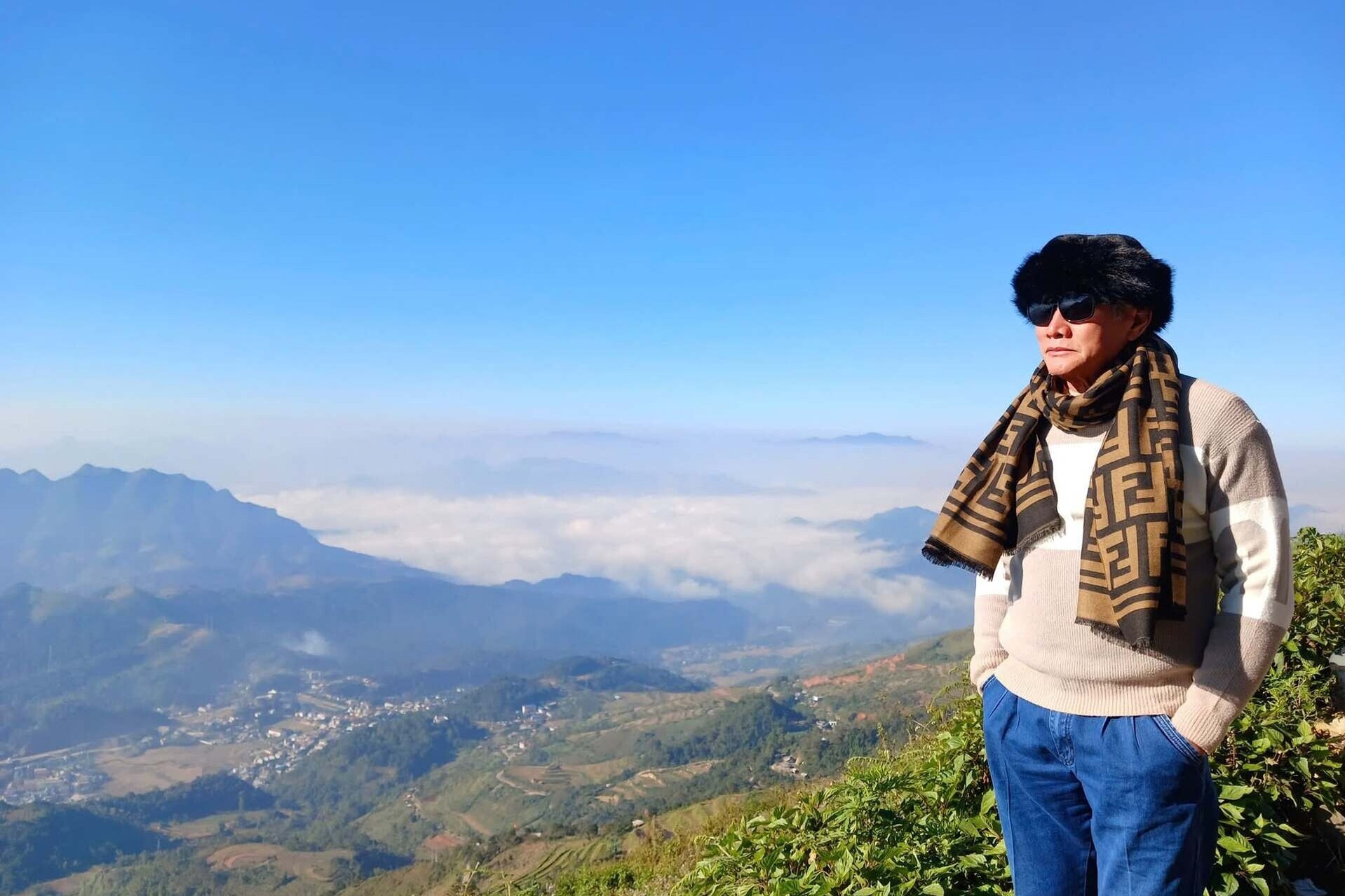 Biển mây Tà Xùa, ruộng bậc thang Mù Cang Chải gây ấn tượng với hai vị khách phương Nam