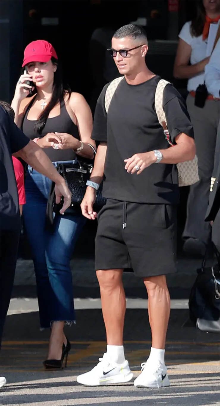 Ronaldo đeo nhẫn kim cương giống với của&nbsp;Georgina