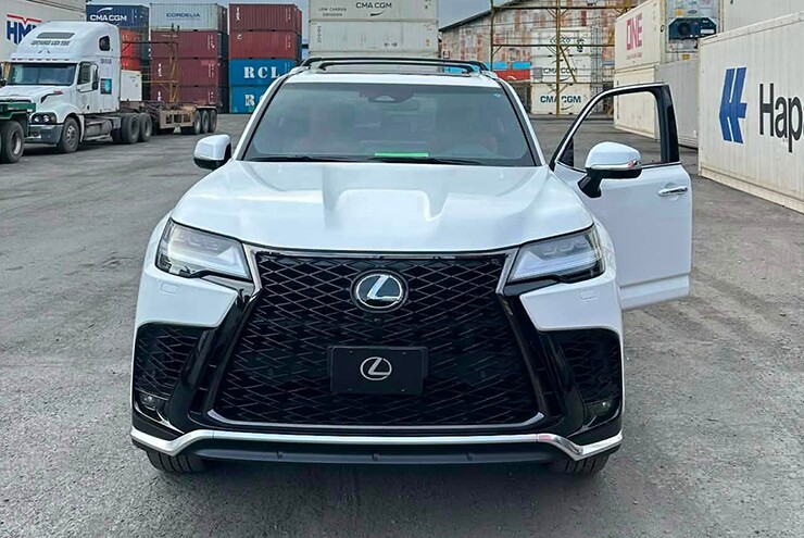 Lexus LX700h đầu tiên xuất hiện tại Việt Nam