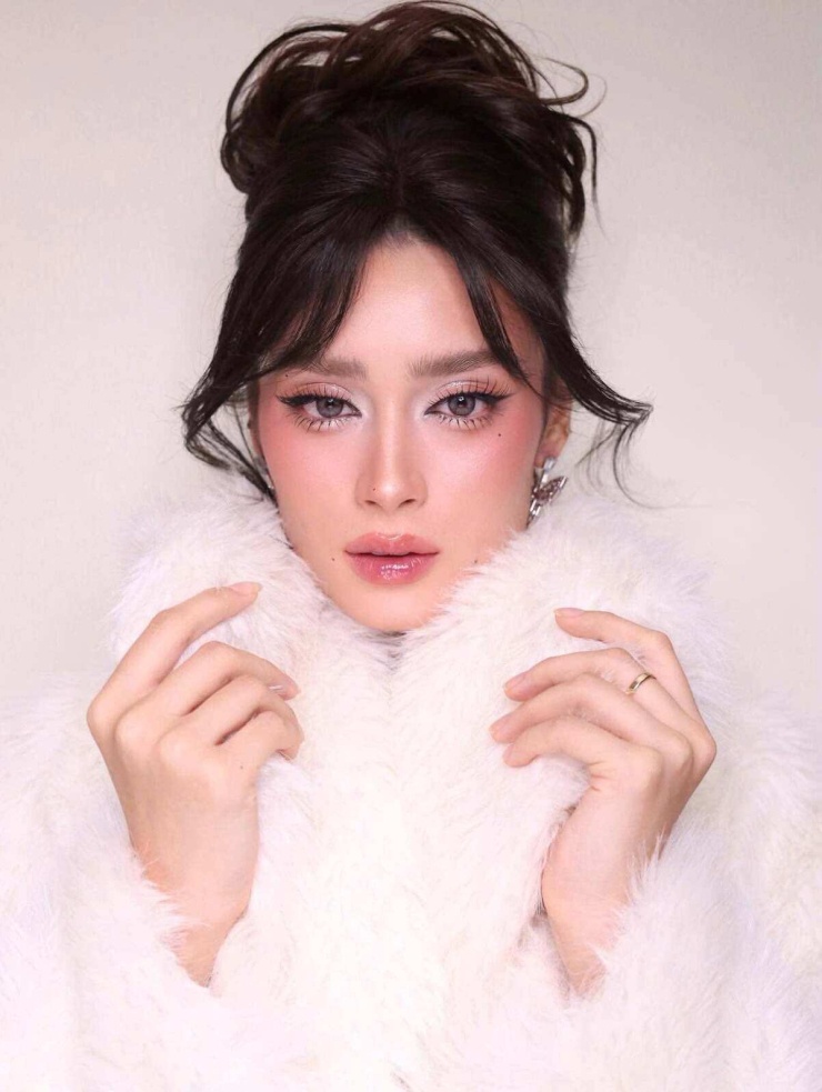 Vẻ đẹp lai của tân Miss Grand Vietnam Emoura Phạm - 2