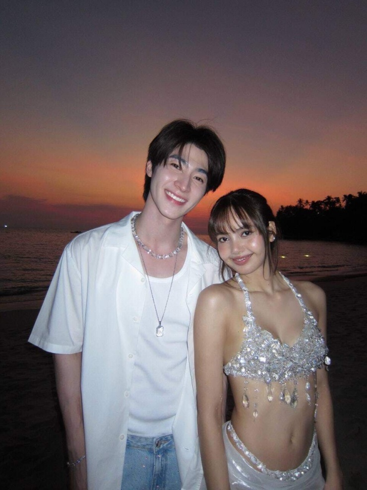 Pongtiwat trong sinh nhật Lisa. Ảnh: X