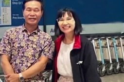 Tìm lại được bố ruột sau 34 năm, người phụ nữ bật khóc khi nhận món quà bà nội giữ đến cuối đời